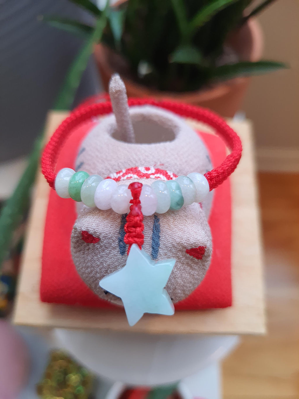Natural Burmese Jadeite Jade Carved Star Charm and Flat Round Beads Chinese Red String Shamballa Bracelet緬甸玉雕刻星星幸運紅繩手鍊